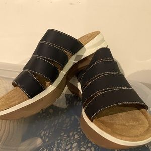 White Mountain Cushion Sandals sz 10